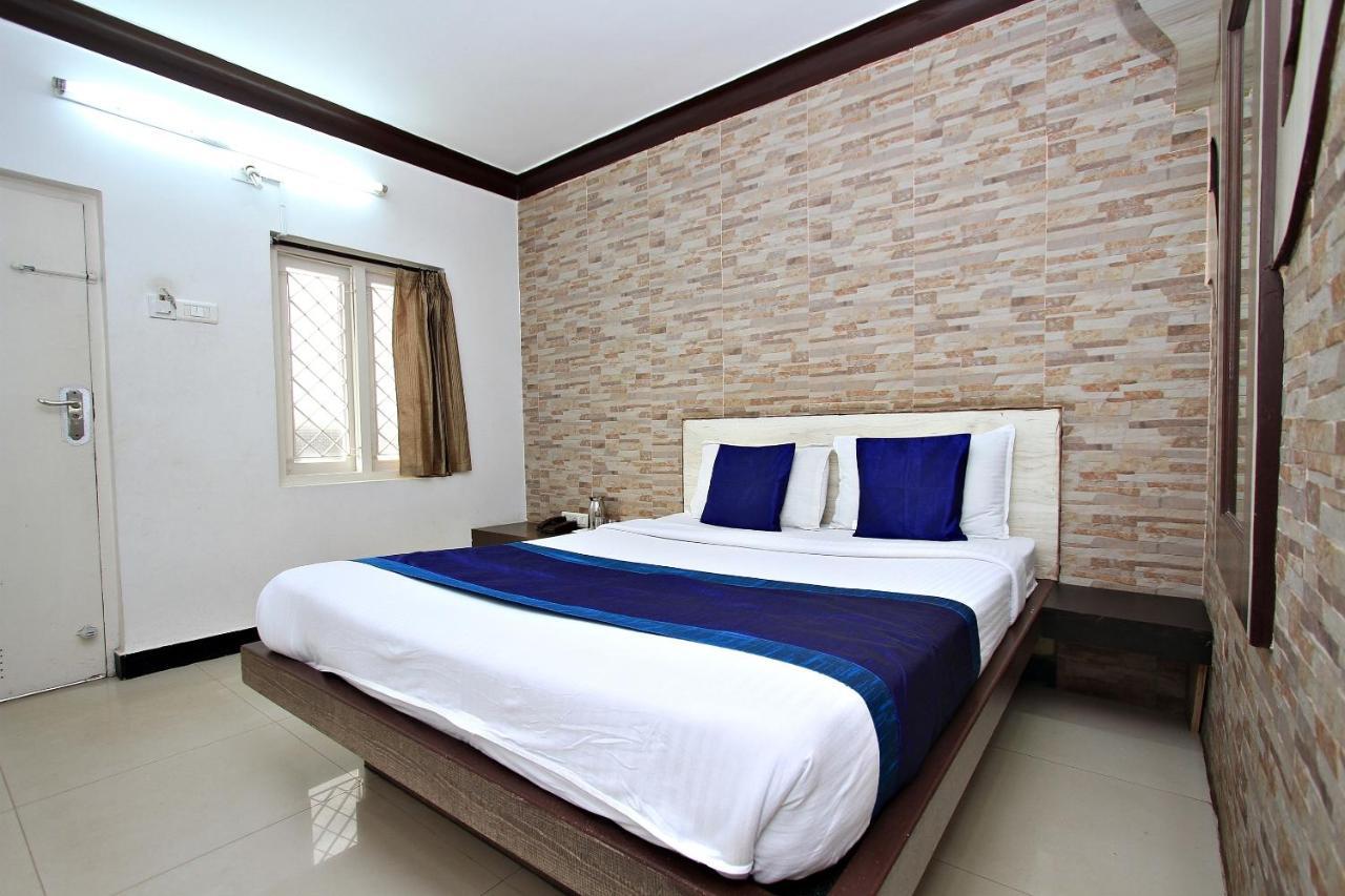 Hotel Pratham International Ооти Екстериор снимка